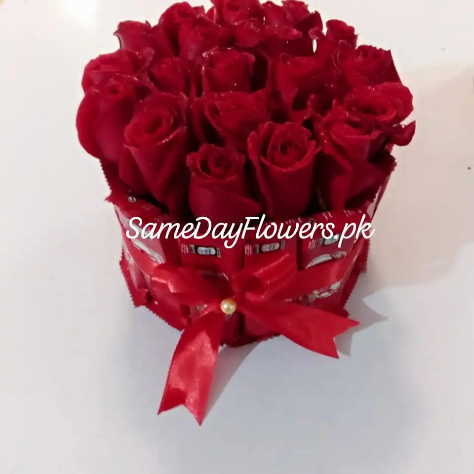 Valentine Flowers and Chocolates Valentine Flowers and Chocolates Pakistan - SameDayFlowers.pk