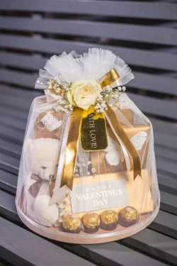 Gift Box for Her Pakistan - SameDayFlowers.pk