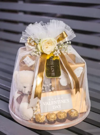 Gift Box for Her Pakistan - SameDayFlowers.pk