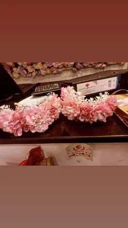 Gajray Flowers Lahore - Same Day Flowers