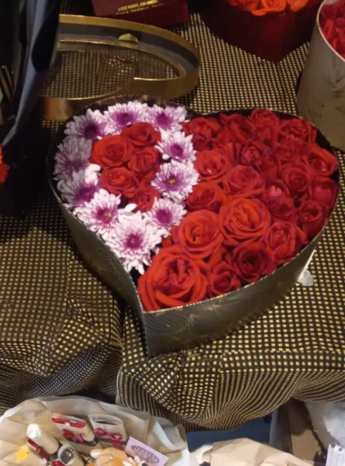Flowers for Valentine Islamabad - SameDayFlowers.pk