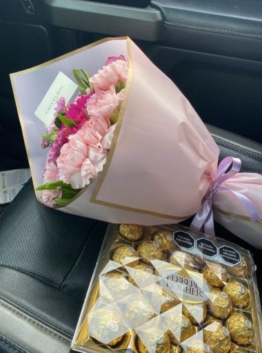 Birthday Flowers & Chocolates Karachi - SameDayFlowers.pk