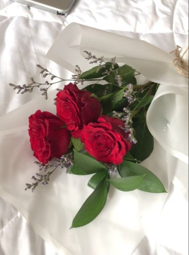 Send Valentine's Day Flowers to Karachi - SameDayFlowers.pk