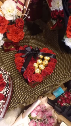Flower Deals for Valentine Karachi - SameDayFlowers.pk