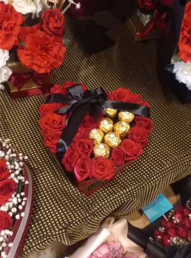 Flower Deals for Valentine Karachi - SameDayFlowers.pk