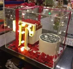 Valentine Cake and Flowers Lahore - SameDayFlowers.pk