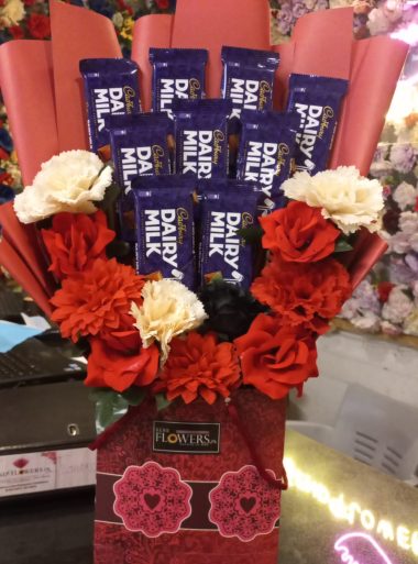Valentine Flowers Box Lahore - SameDayFlowers.pk