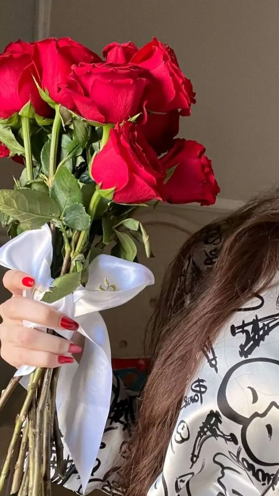 Ribbon Wrapped Red Roses Valentine Flowers Multan - SameDayFlowers.pk