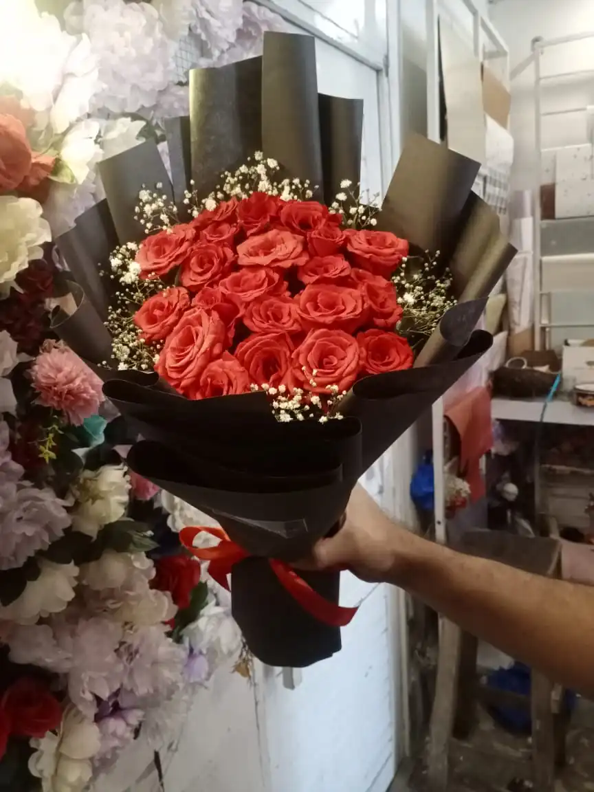 Love Forever Bouquet Valentine Flowers Pakistan - SameDayFlowers.pk
