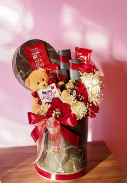 Valentine's Day Gift Box Lahore - SameDayFlowers.pk