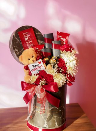 Valentine's Day Gift Box Lahore - SameDayFlowers.pk