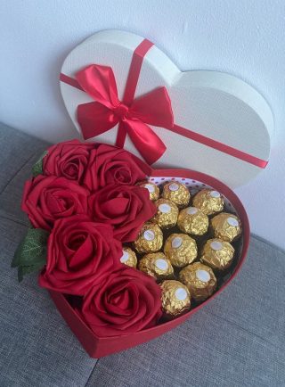 Valentine Gifts for Her Multan - SameDayFlowers.pk