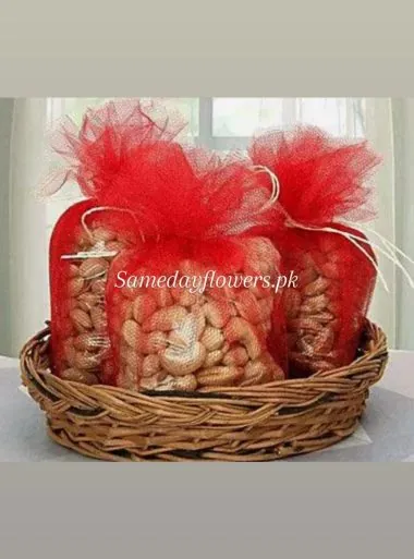 Send Valentines Gift to Pakistan from UK - SameDayFlowers.pk