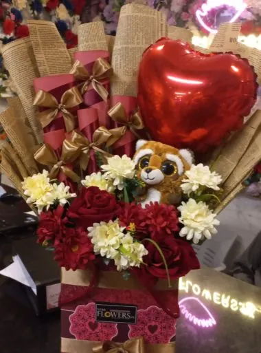 Combo Gift Box Lahore - SameDayFlowers.pk