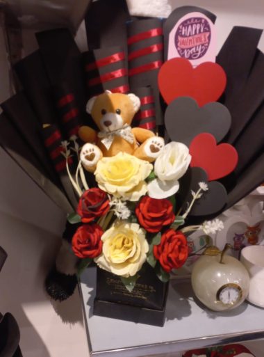 Valentine Gifts for her Rawalpindi - SameDayFlowers.pk