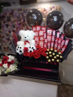 Valentine's Day Flower Deal Lahore - SameDayFlowers.pk