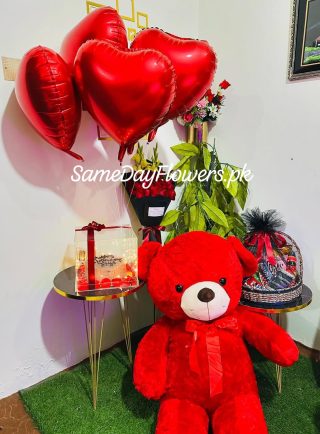 Valentine Gifts for Her Lahore - SameDayFlowers.pk