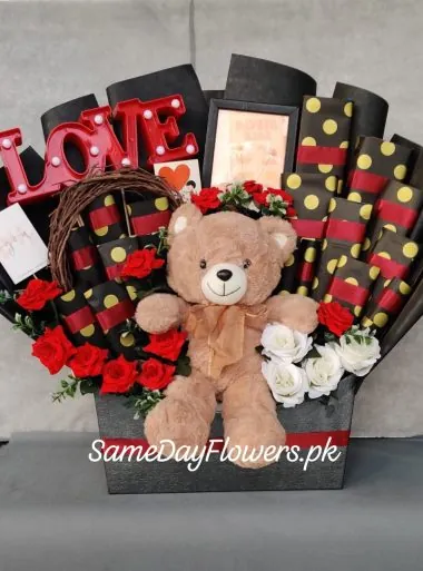 Valentine's Day Gifts for Him Lahore - SameDayFlowers.pk