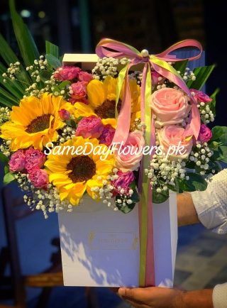 Flowers for Mother's Day Faisalabad - SameDayFlowers.pk