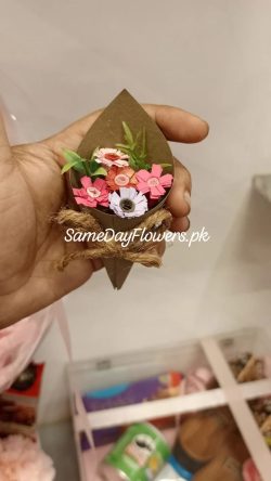 Pocket Size Bouquet Lahore - SameDayFlowers.pk