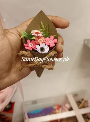 Pocket Size Bouquet Lahore - SameDayFlowers.pk
