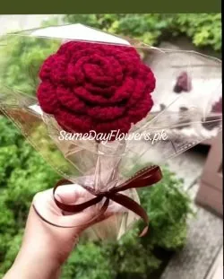 Crochet Red Flower Bouquet Lahore - SameDayFlowers.pk