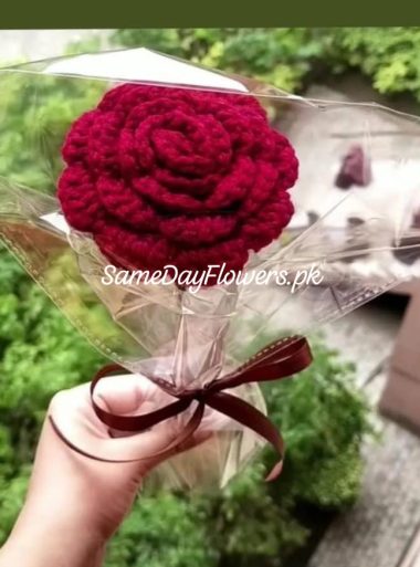 Crochet Red Flower Bouquet Lahore - SameDayFlowers.pk