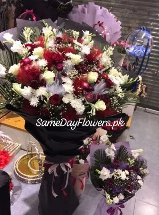 Big Huge Flower Bouquet Lahore - SameDayFlowers.pk