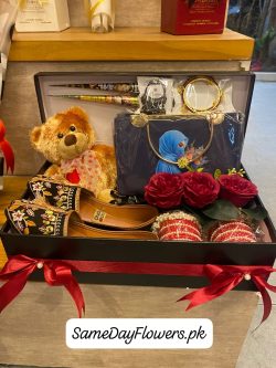 Gift for Her Lahore - SameDayFlowers.pk