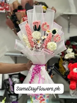 Handmade Flowers for Mom Lahore - SameDayFlowers.pk