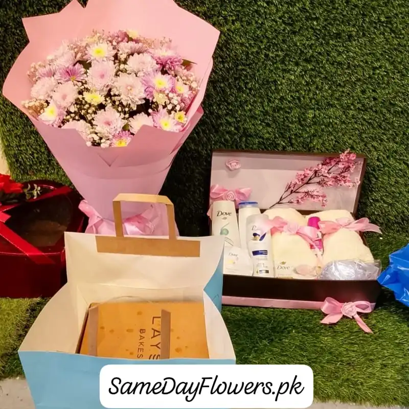 Mother's Day Flowers and Cake Mother's Day Flowers and Cake Lahore - SameDayFlowers.pk