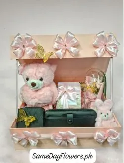 Mother's Day Gift Box Delivery Lahore - SameDayFlowers.pk
