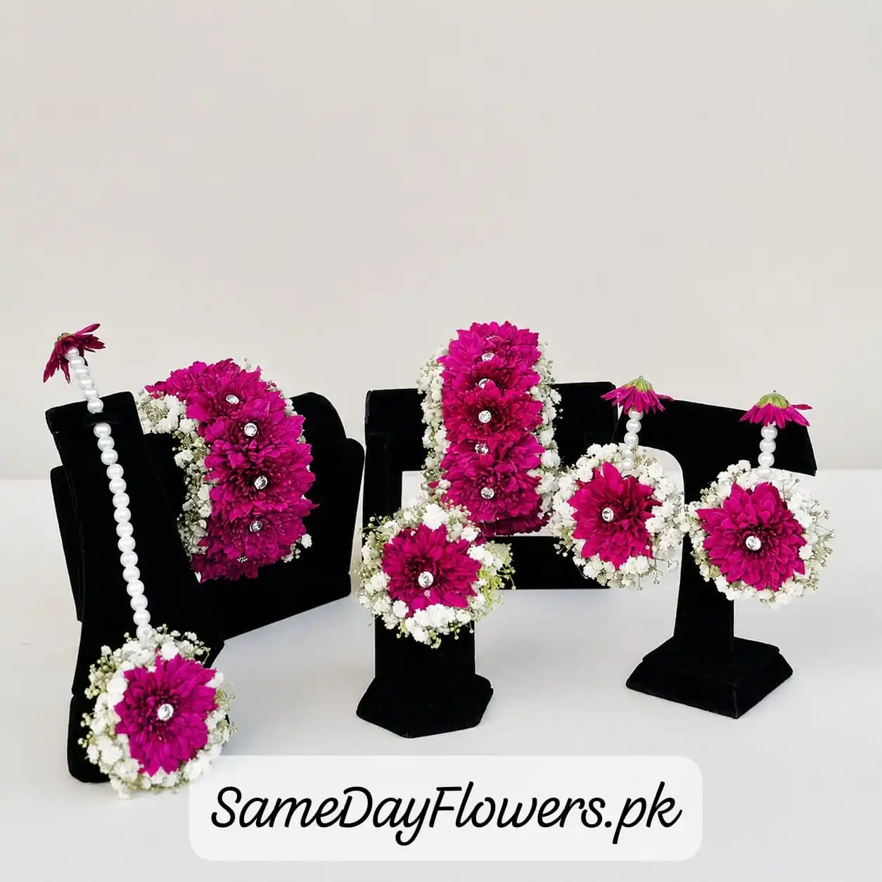 Flowers Set for Bride Flowers Set for Bride Lahore - SameDayFlowers.pk