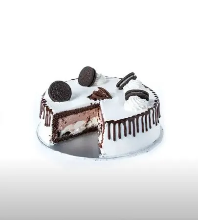 A delectable Oreo Ice Cream Cake featuring creamy layers of ice cream and crunchy Oreo cookie bits, beautifully presented.
