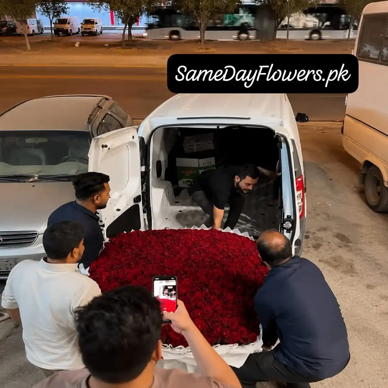 Infinite Bouquet Flowers Delivery Pakistan from USA - SameDayFlowers.pk